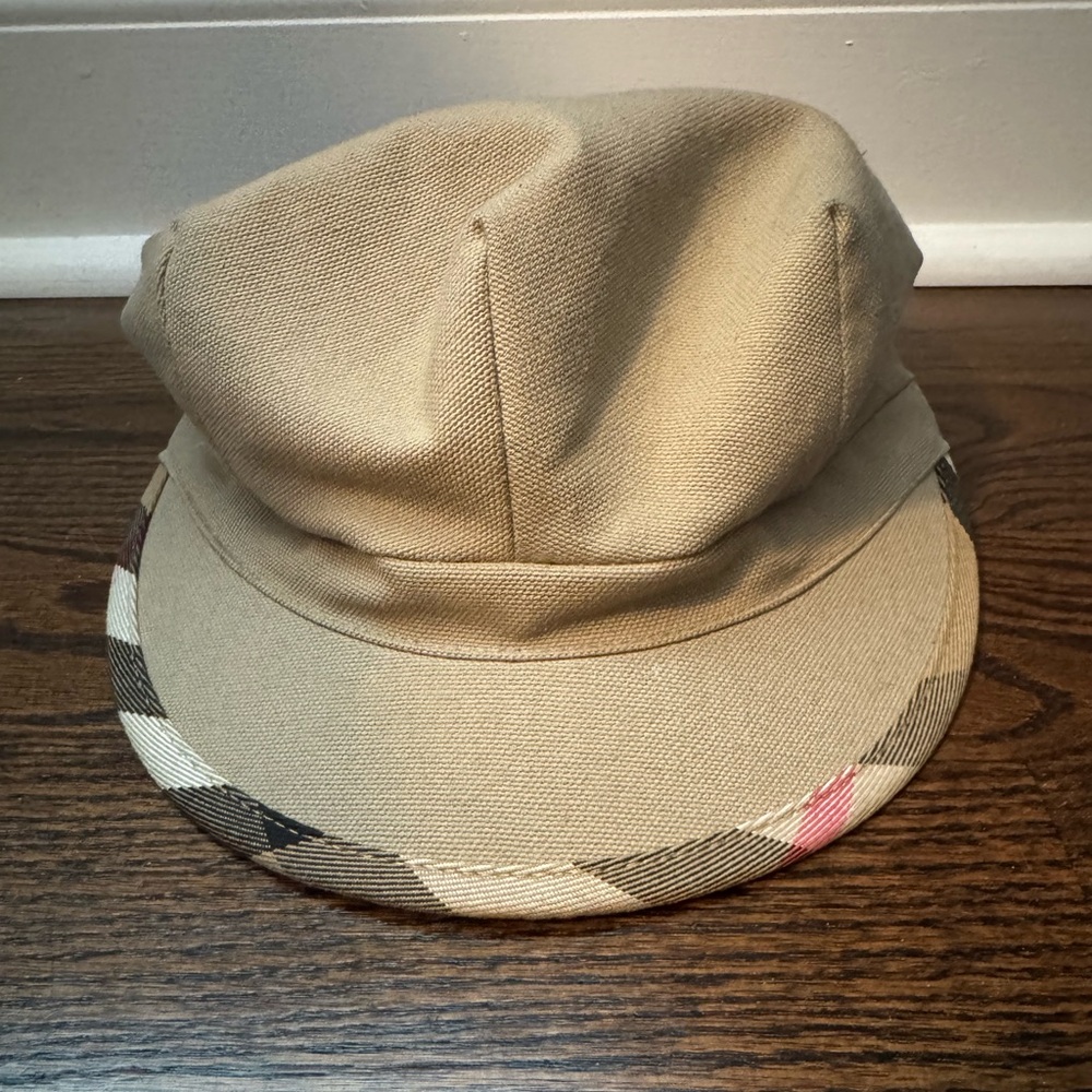 Burberry Newsboy Cap. 100% Cotton. Amazing Condition! Like new!